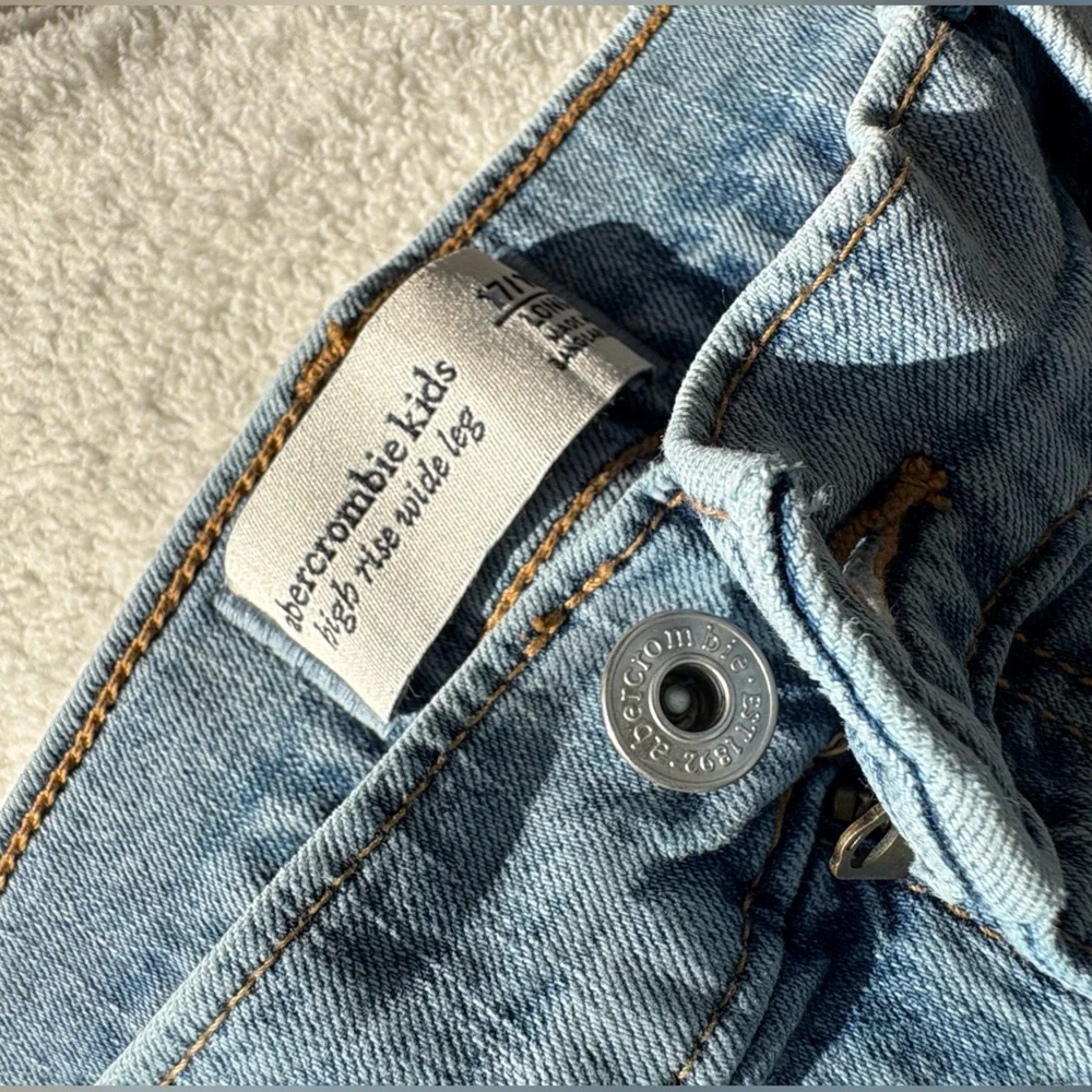 Abercrombie Kids High Rise Wide Leg Cargo Jeans